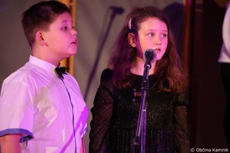 Miklavžev koncert na Osnovni šoli Toma Brejca napolnil telovadnico do zadnjega kotička (25)